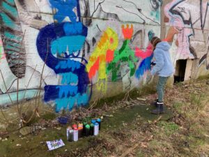 Read more about the article Graffiti, Druck und Nähen im Atelier