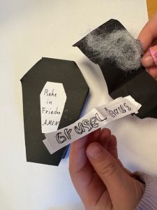 Read more about the article Halloween Basteln & Gruselspaß